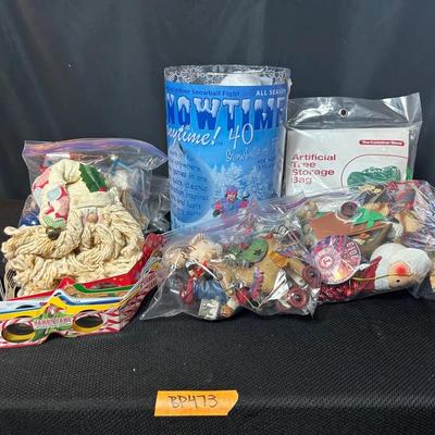 BP473 Tree Decorating And Snowball Fights! 