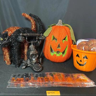 BP434 Trick Or Treat! Halloween Basket And Decor 