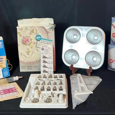 BP562 Wilton Tool Set For Cake Decorating 