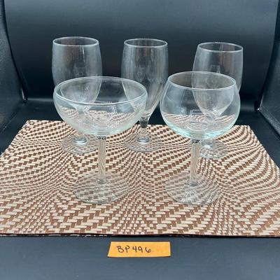 BP496 Variety Of Glasses And Placemats 