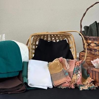 BP623 Baskets Of Napkins