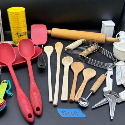 BP609 Various Baking And Cooking Tools 