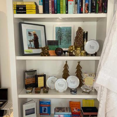 DECOR AND BOOKS