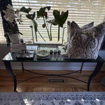 SIDE IRON GLASSTOP TABLE