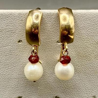 14KT Gold & Pearl Leverback Earrings