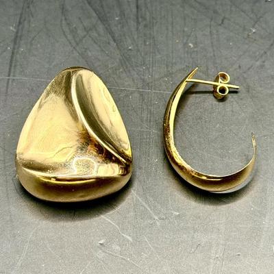 (2) Mismatched 14KT Gold Earrings