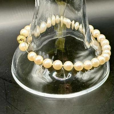Gleaming Pearl Bracelet W 14K Gold Clasp