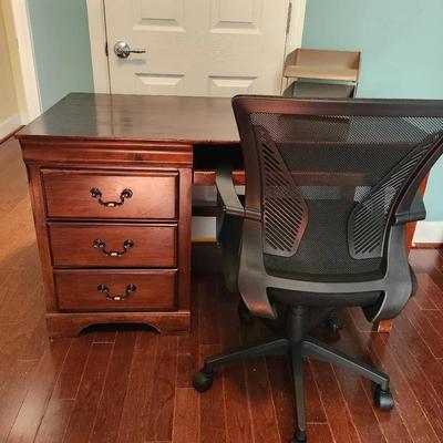 Desk With Chair 