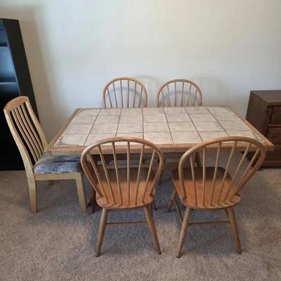 Laminate Tile Top Table With Chairs