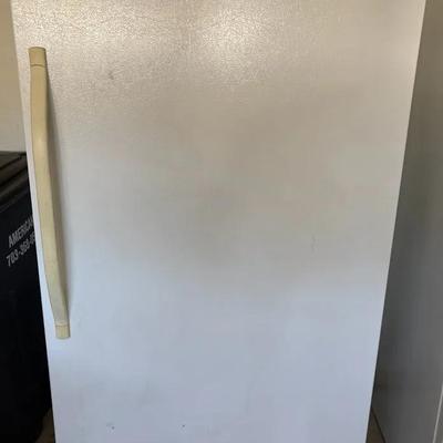 Kenmore/Frigidaire Stand-Up Full-Size Refrigerator