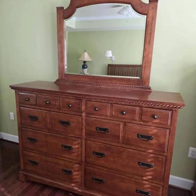 Dresser With Mirror 