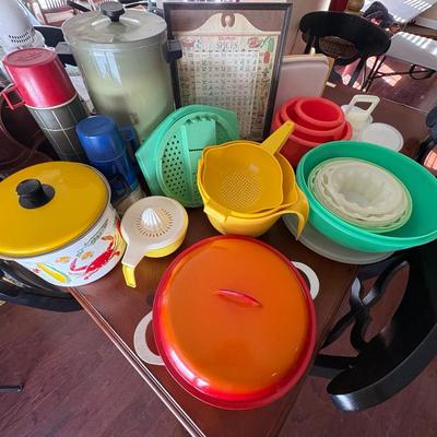 Vintage Colorful Kitchen Lot – Tupperware, Coffee Server, Crab Boiler, Retro Décor