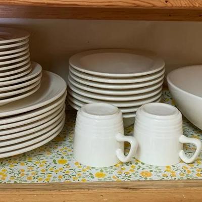 Serving Bowl Plus Set Of 8 Dinner Plates, Salad Bowls And Tea Cup Saucers