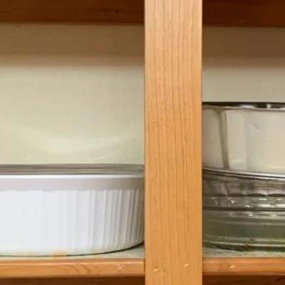 Various Baking, Cooking And Serving Items To Include Pyrex