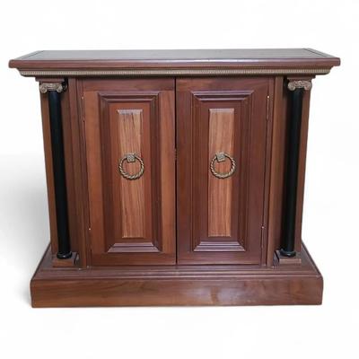 DC110 Entry / Hall Cabinet 