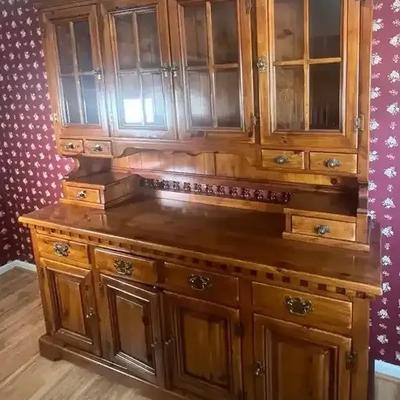 Grand Link Taylor Buffet Cabinet Hutch