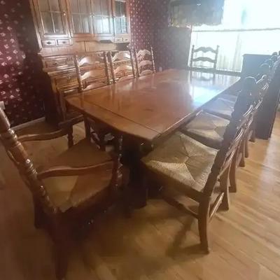 Dining Table & Chairs 