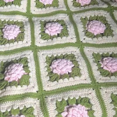 Handmade Vintage Crochet 3D Rose Blanket
