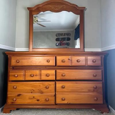 Bassett Large Dresser With Mirror