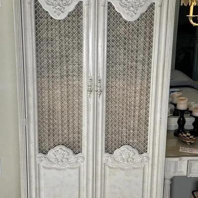Cream Closet Set With Chest