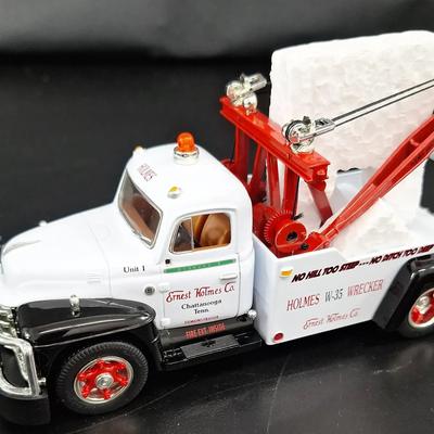 1st Gear 1955 Diamond T Tow Truck - Ernest Holmes W-35 Wrecker - 1/43 NIB