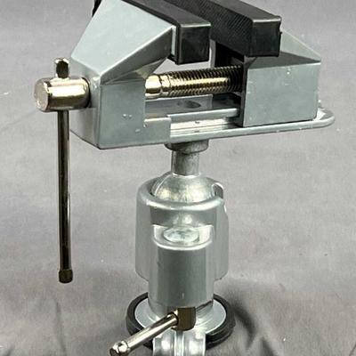 Sale Photo Thumbnail #568