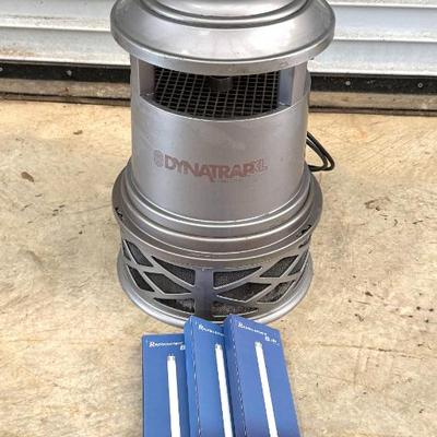 DynaTrapXL Bug Zapper with Extra Bulbs 