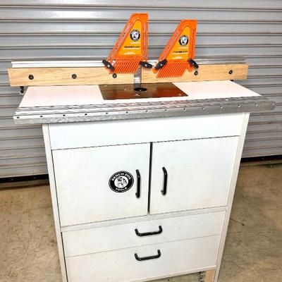 Bench Dog Router Table with Router 