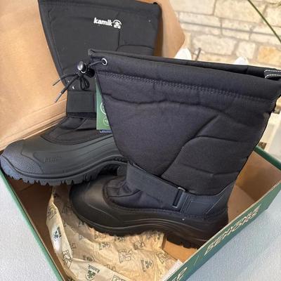 NIB Kamik Boots
