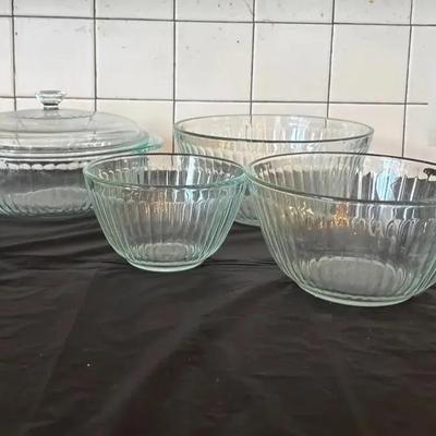 Pyrex Mixing Bowls And Casserole Dish