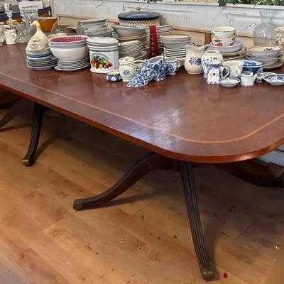 COUNCILL Craftsman Dining Table