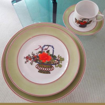 Sale Photo Thumbnail #75: MOTTAHEDEH VISTA ALEGRE WOODBLOCK CHINA