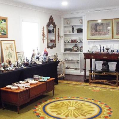 Sale Photo Thumbnail #5: MID CENTURY MODERN STEREO CABINET