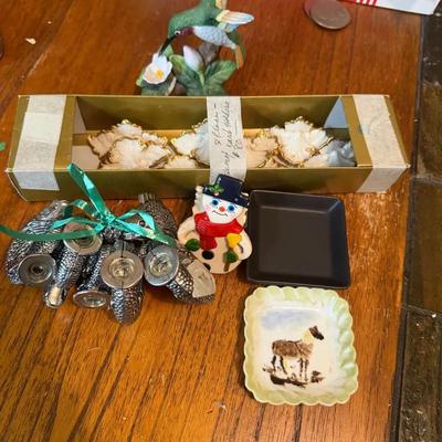 Mixed Décor Lot – Hummingbird Figurine, Place Card Holders, Holiday Snowman & Mini Trays