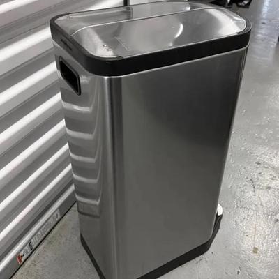 Simple Human Pedal Open Garbage Can