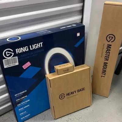 NIB Ring Light W/Base, Mount & Phone Grip