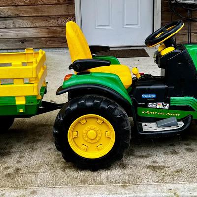 John Deere Riding Toy With Trailer