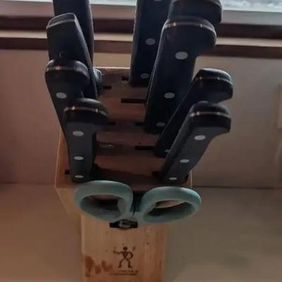 Henckels Knives and Woodblock 