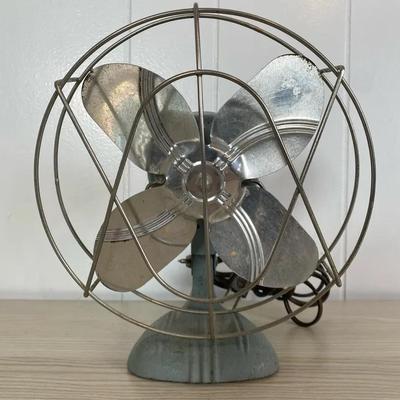 Vintage Metal Desk Fan (c. 1940s–1950s) – Industrial Tabletop Electric Fan