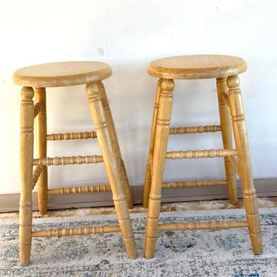 2 Counter Height Stools- Solid Wood w/turned Legs USA Made