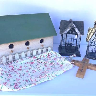 Birdhouse, Two Churches, Plastic Windows,  Vintage ￼Apron