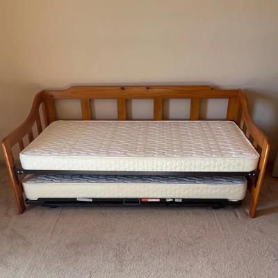 Day Bed With Trundle