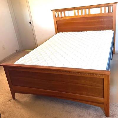 Queen Vaughn Furniture Co Head/Foot Boards, Corsicana Firm Mattress