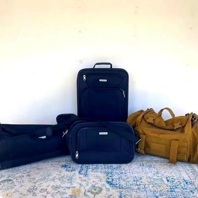 American Tourister Suitcase & Duffle & Small Carry-on, Green Duffle