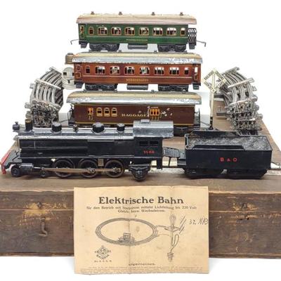 Sale Photo Thumbnail #13: 1911 Bing German B&O Electric Train & Track Set