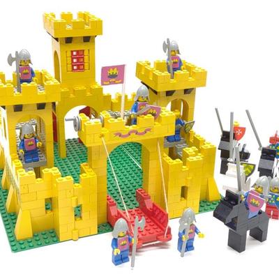 Sale Photo Thumbnail #111: 1981 Lego 375/6075 Yellow Castle (Near Complete)