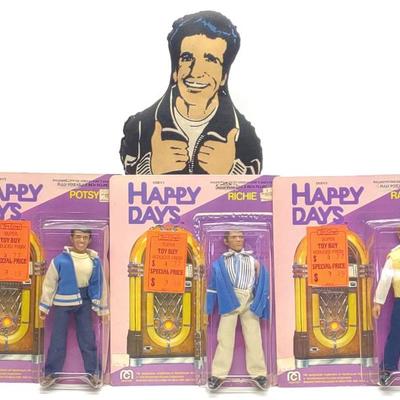 Sale Photo Thumbnail #529: 4 1976 Mego Happy Days Action Figures & Plush Doll