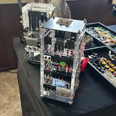 Sale Photo Thumbnail #149