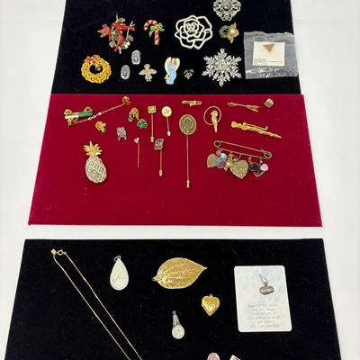 Mystery Lot Of: Broochs/Pins And Pendants- Costume 