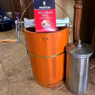 Hand Crank Ice Cream Maker with Freezer Canister